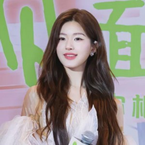 赵露思近况最新消息,新作品备受期待,人气飙升背后的故事