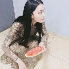 吃瓜裙分享,揭秘娱乐圈幕后故事，带你走进明星们的真实生活